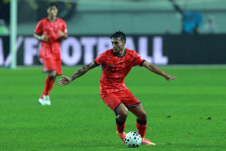 SEOUL, SOUTH KOREA - OCTOBER 10: Jens Castrop of South Korea in action during the international friendly between South Korea and Brazil at Seoul World Cup Stadium on October 10, 2025 in Seoul, South Korea. (Photo by Han Myung-Gu/Getty Images)